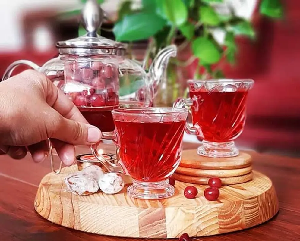 ترفند تهیه «چای آلبالو» مجلسی خوشرنگ و خوش طعم