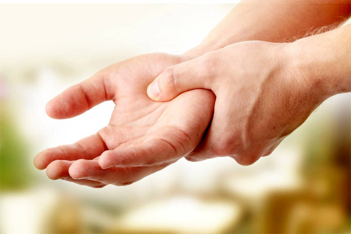 چرا دست‌مان می‌لرزد؟/ دلایل و روش‌های درمان
