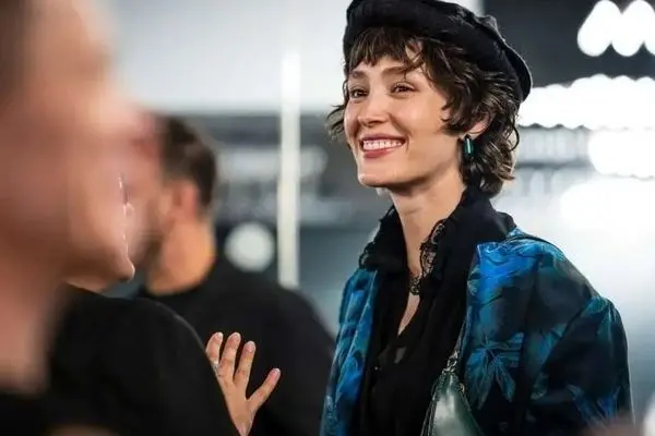 حاشیه های این خانم بازیگر تمامی ندارد + عکس هایی با اداهای عجیب