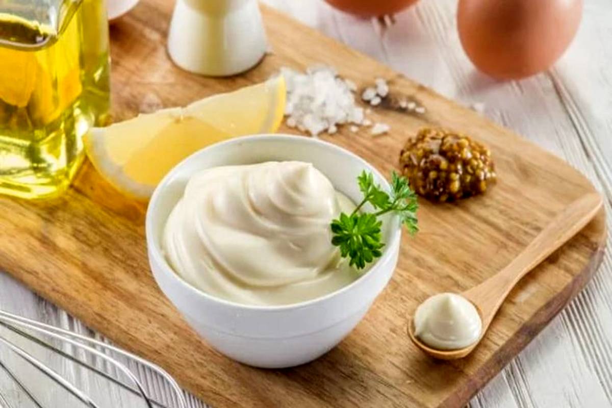 طرز تهیه سس مایونز در خانه/ به همین راحتی 