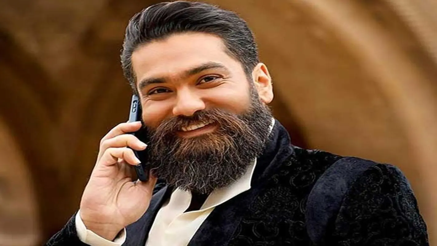 جر و بحث علی زند وکیلی در مورد زن نگرفتنش در ۴۰ سالگی