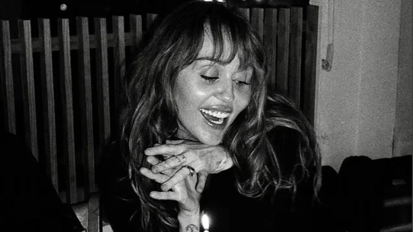 مایلی سایرس تولد 33 سالگی اش را جشن گرفت (عکس)