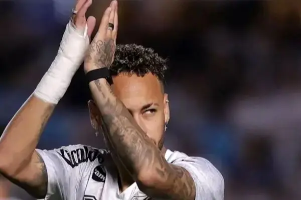 باورتان نمی شود که نیمار این کار چندش را انجام می دهد!