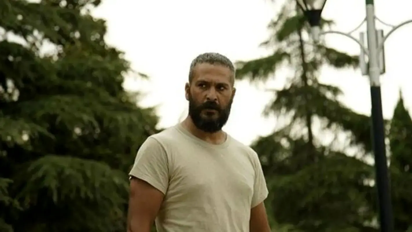 جدیدترین عکس خانوادگی میلاد کی مرام؛ شباهت باورنکردنی به مادرش!