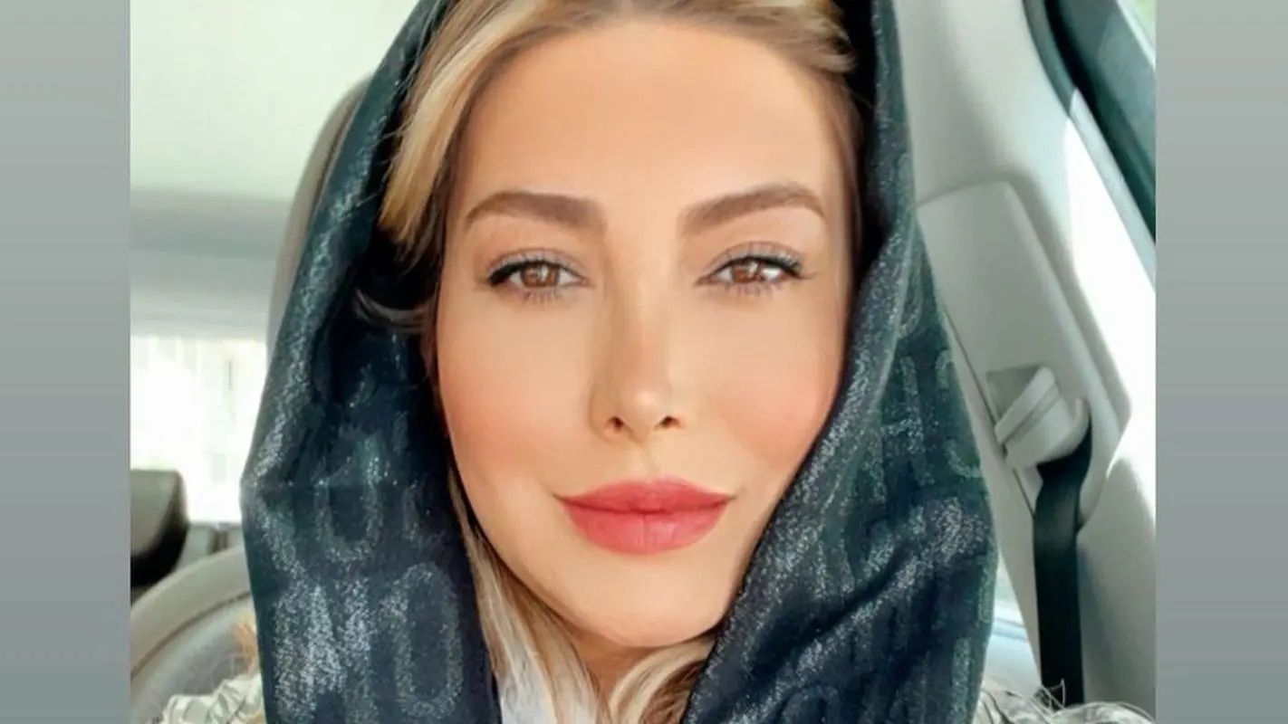 استایل پر حاشیه فریبا نادری با هودی پلنگی در خانه!