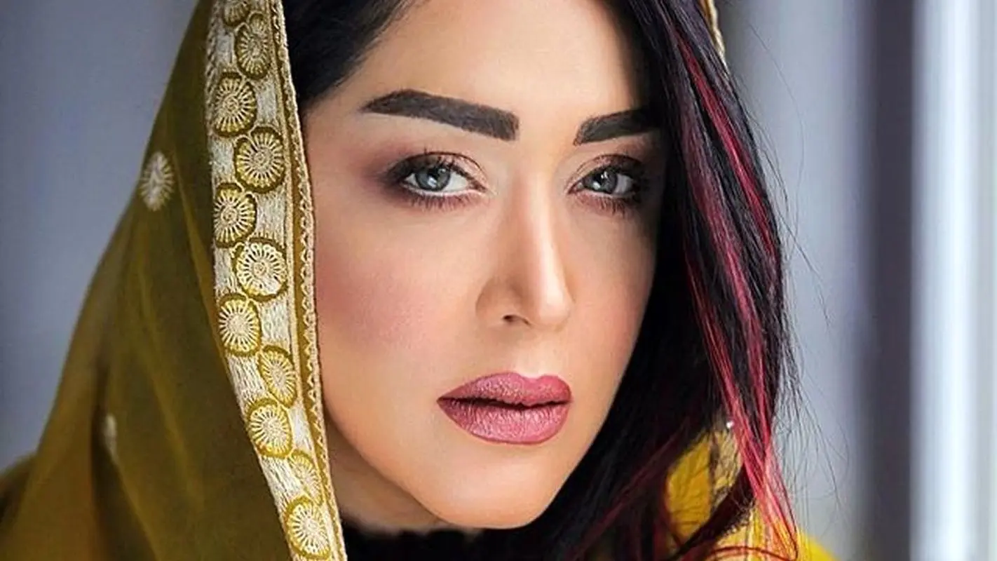 خنده های دوست داشتنی سارا منجزی همسر محمد علیزاده در استایل سنتی رنگارنگ!