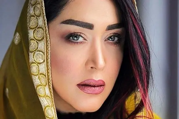 خنده های دوست داشتنی سارا منجزی همسر محمد علیزاده در استایل سنتی رنگارنگ!