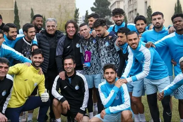 این جایزه به بازیکن خوش قیافه استقلال چقدر می آید (عکس)