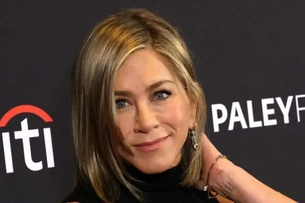 جنیفر آنیستون برای قرار عاشقانه اش اینگونه تیپ زد! (عکس)