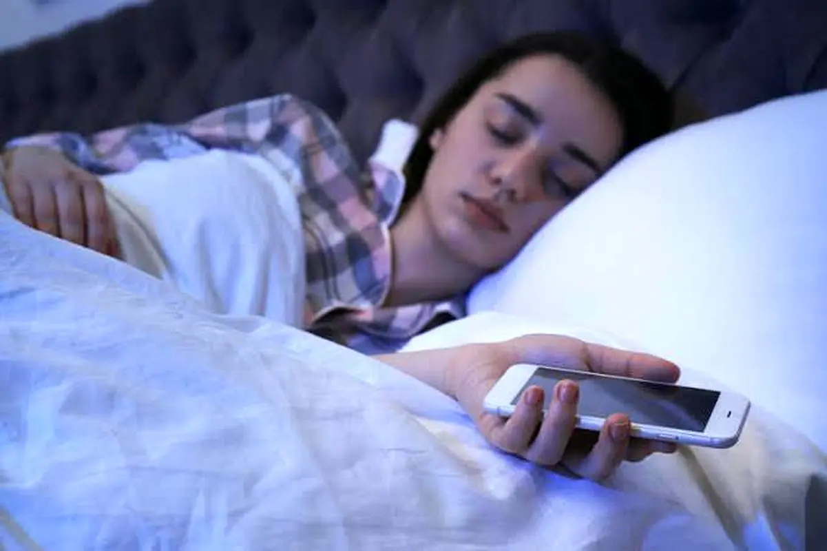 موقع خواب از تلفن همراه فاصله بگیرید