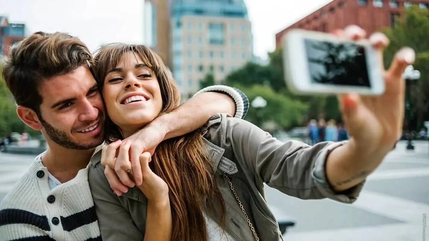چرا بعضی زوج ها در فضای مجازی درباره رابطه عاطفی خود لاف میزنند؟