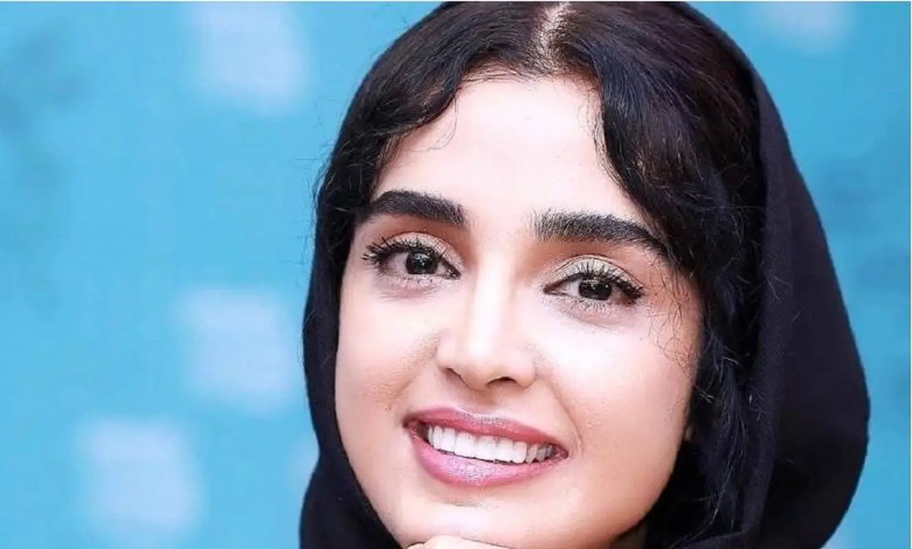 ژست های بازیگر مشهور ایرانی در خارج از کشور (عکس)