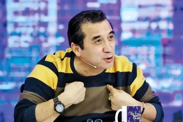 آخرین خبر درباره جنجال اخیر خداداد عزیزی ؛ حتی حق مصاحبه هم دیگر ندارد!