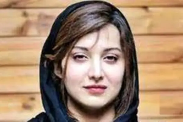 استایل روشنک گرامی با جوراب شلواری قرمز / بعد از سرطان زیباتر شد !