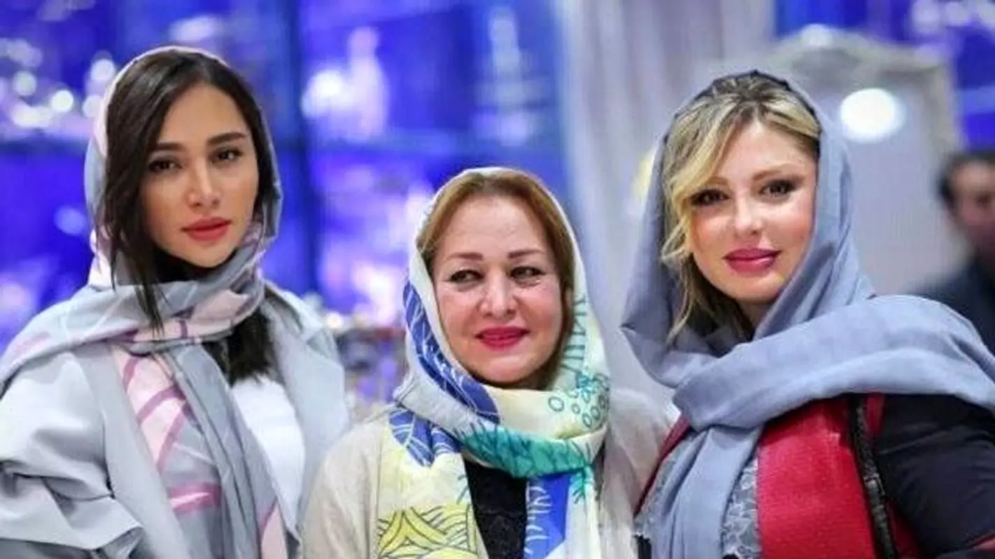 زیبایی خیره کننده نیوشا ضیغمی در کنار خواهرش روشا / هر 2 شیک و پولدار !