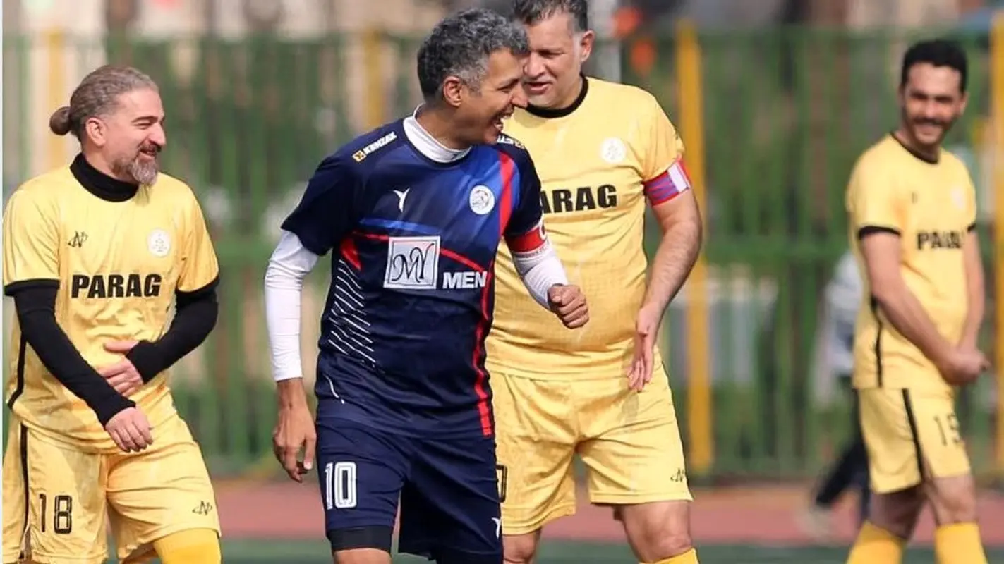 عادل فردوسی پور و برادرش در کنار علی دایی (عکس)