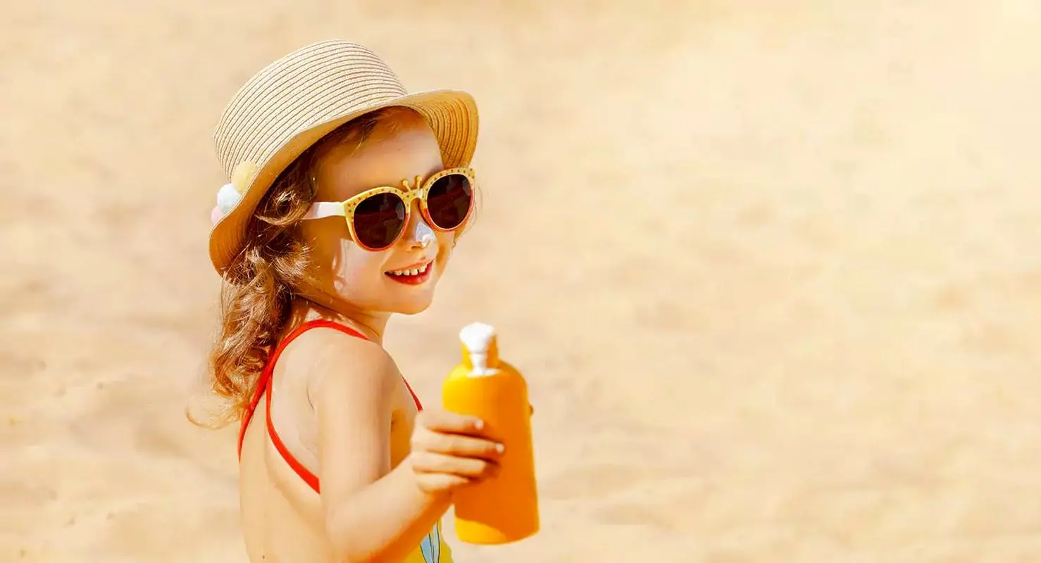 استفاده از ضدآفتاب برای کودکان ضروری است

