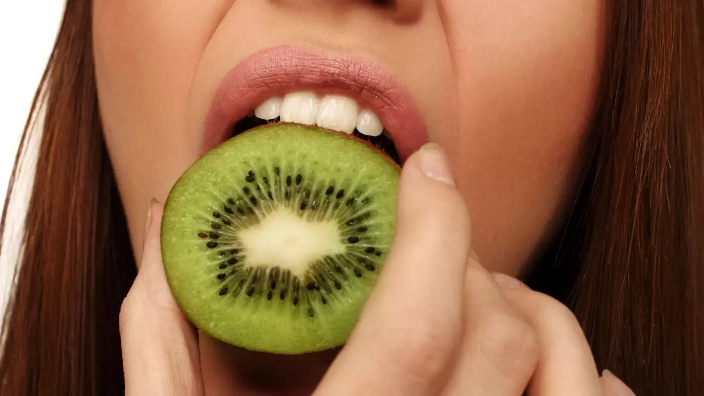 اگر هر روز یک کیوی بخورید چه اتفاقی در بدن شما میافتد؟
