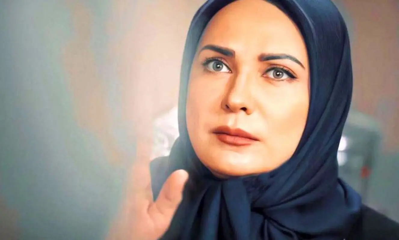 لعیا زنگنه در آستانه 60 سالگی مثل یک ستاره می درخشد (عکس)