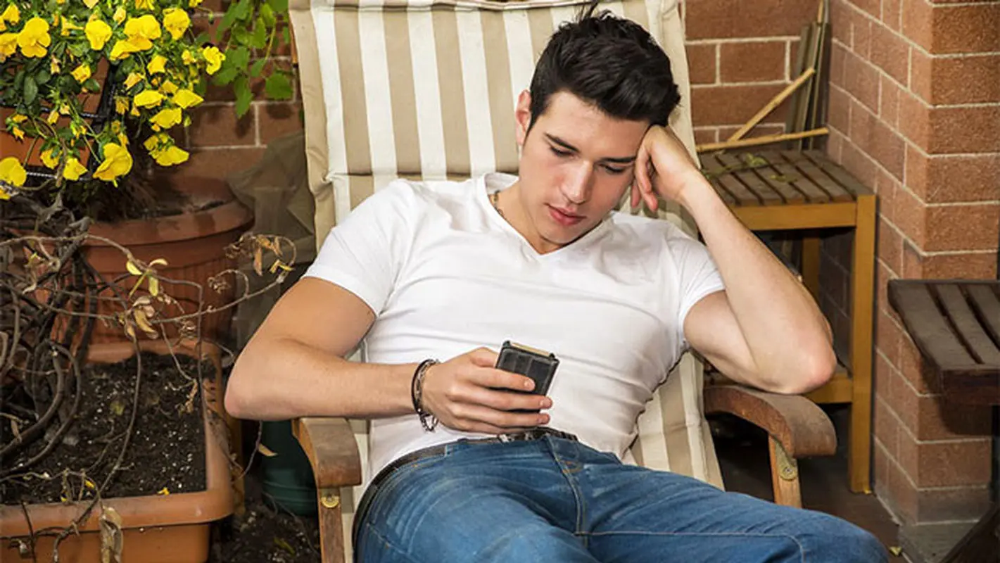 اگر زیاد موبایل بازی می کنید این خوراکی ها را بخورید تا سلامتیتان حفظ شود