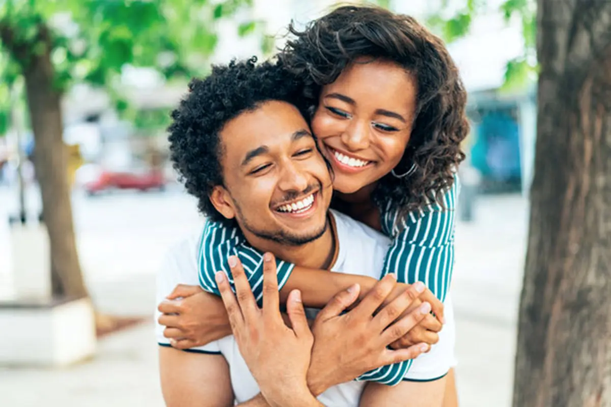 این نشانه ها میگوید که شریک عاطفیتان واقعا دوستتان دارد!