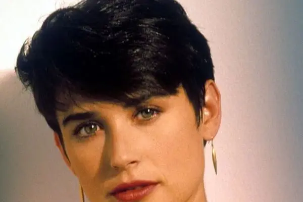 این خانم با این قیافه میگوید هرگز عمل زیبایی نکرده است! (عکس)