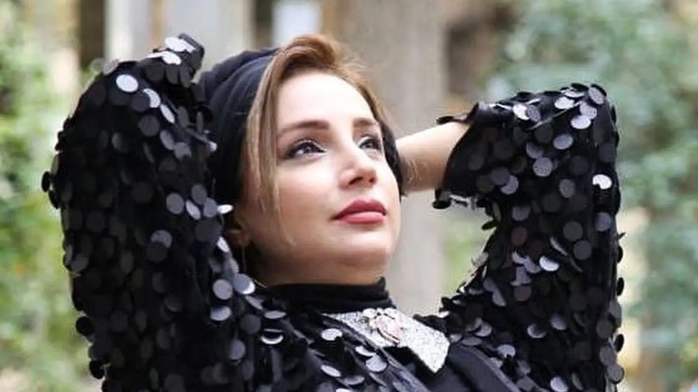 شبنم قلی‌خانی با استایل قجری خاص و ترمه فیروزه‌ای دلبرانه؛ هنرپیشه‌ای که خاتون شد!