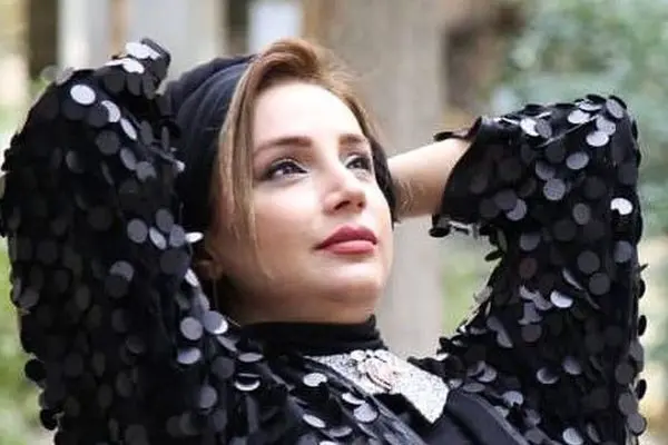 شبنم قلی‌خانی با استایل قجری خاص و ترمه فیروزه‌ای دلبرانه؛ هنرپیشه‌ای که خاتون شد!