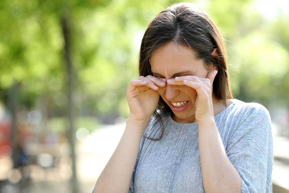 چرا بی‌دلیل اشک می‌ریزیم؟ 