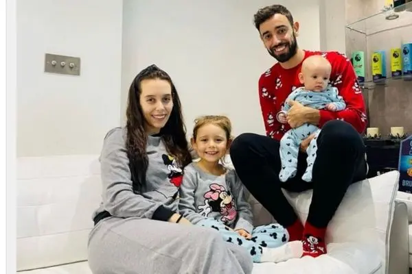 زندگی شاد کاپیتان منچستریونایتد کنار همسر و فرزندانش +عکس خانوادگی