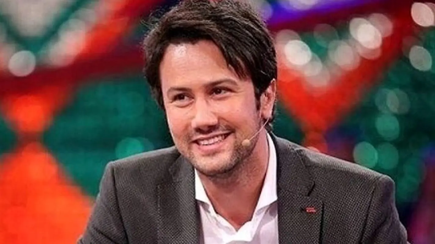 ژست سلفی جنجالی شاهرخ استخری و دخترش پناه در آسانسور!