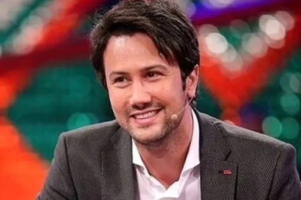 ژست سلفی جنجالی شاهرخ استخری و دخترش پناه در آسانسور!