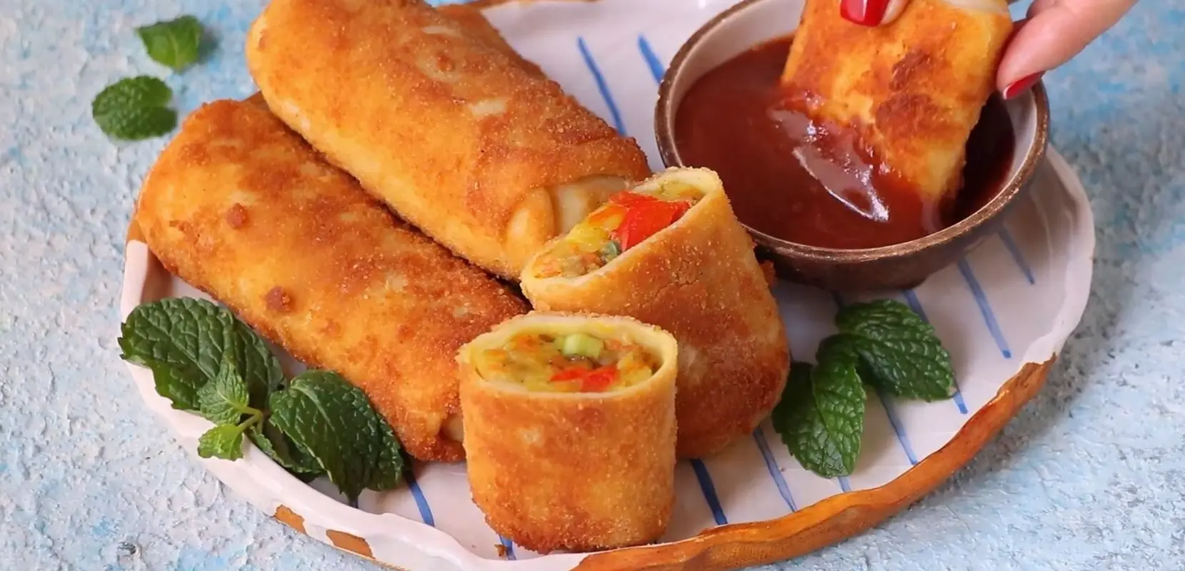 دستور تهیه کرپ سبزیجات سوخاری/ یک جایگزین خوشمزه برای سمبوسه + ویدئو
