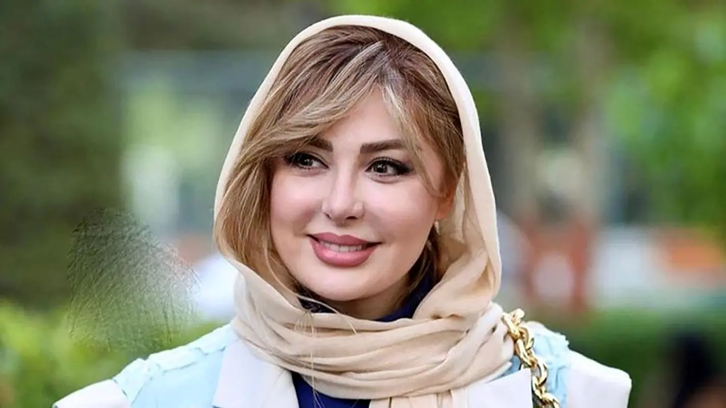 دور دور نیوشاضیغمی در خیابان‌های تهران / ماشین لاکچری خانم بازیگر + عکس