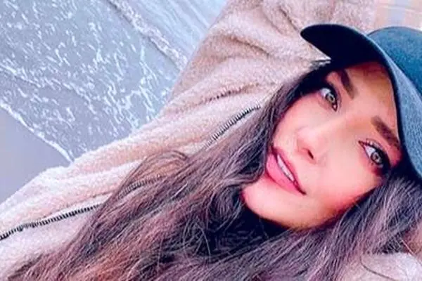 اولین عکس از مادر واقعی آوا سریال شغال / بی شباهت به نورا خانم !