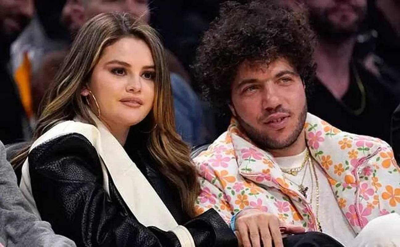 استایل و تیپ قرمز سلنا گومز در جشن تولد نامزدش + عکس