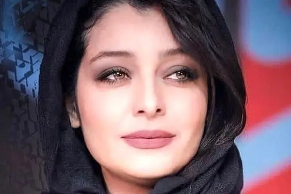سلفی جنجالی ساره بیات با ماشین خارجی و فوق‌لاکچری‌اش!