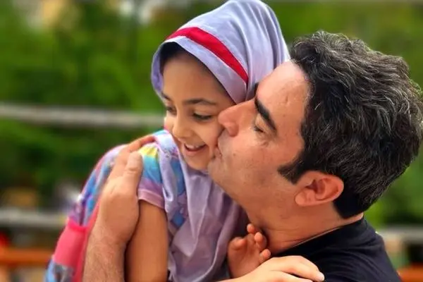خانه لوکس منوچهر هادی؛ مبلمان شیک، پرده‌های مجلل و سبک زندگی سلطنتی!