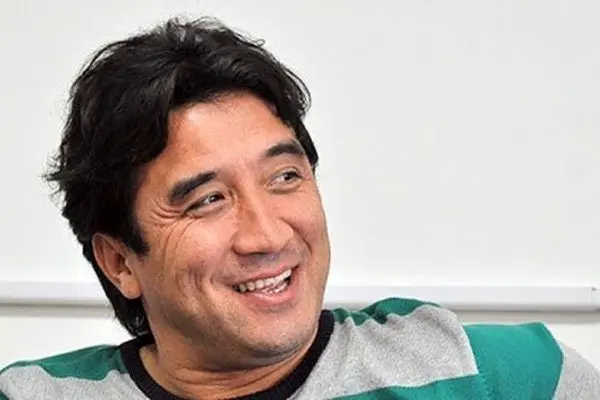 فقر شدید خداداد عزیزی در کودکی / عبور از دوران کفش و جوراب پاره