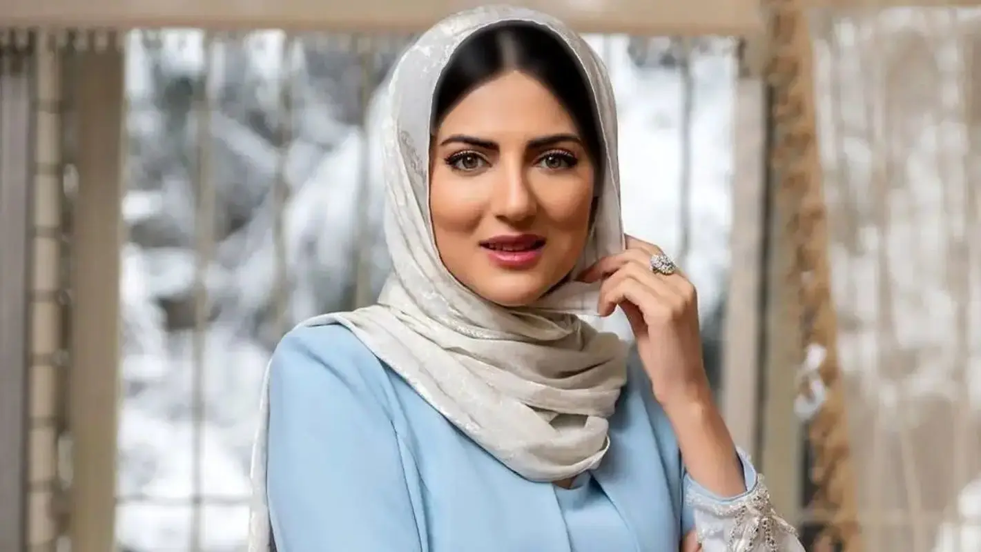 چیدمان عروس‌پسند آپارتمان هلیا امامی؛ از ناهارخوری کلاسیک تا پذیرایی نورگیر + ویدیو