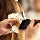 رنگ مو در دوران شیردهی؛ آیا بی‌خطر است؟