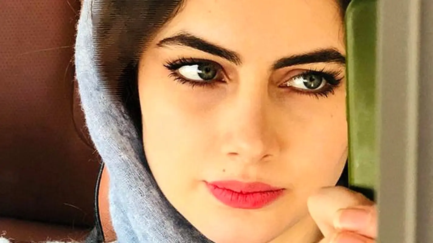 متفاوت ترین استایل از زیباترین خانم بازیگر سریال بامدادخمار / فرزانه واقعا دلبری میکنه !