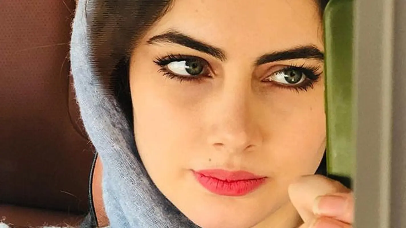متفاوت ترین استایل از زیباترین خانم بازیگر سریال بامدادخمار / فرزانه واقعا دلبری میکنه !