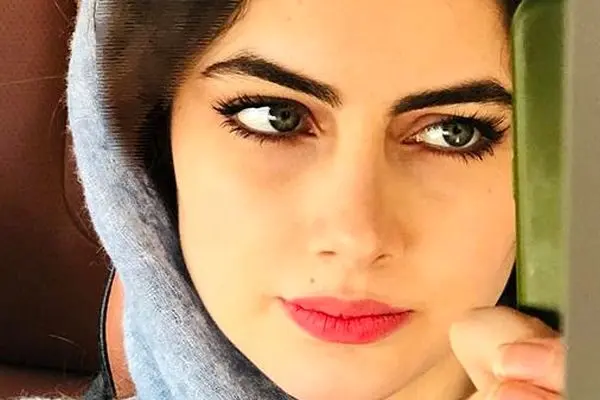 متفاوت ترین استایل از زیباترین خانم بازیگر سریال بامدادخمار / فرزانه واقعا دلبری میکنه !