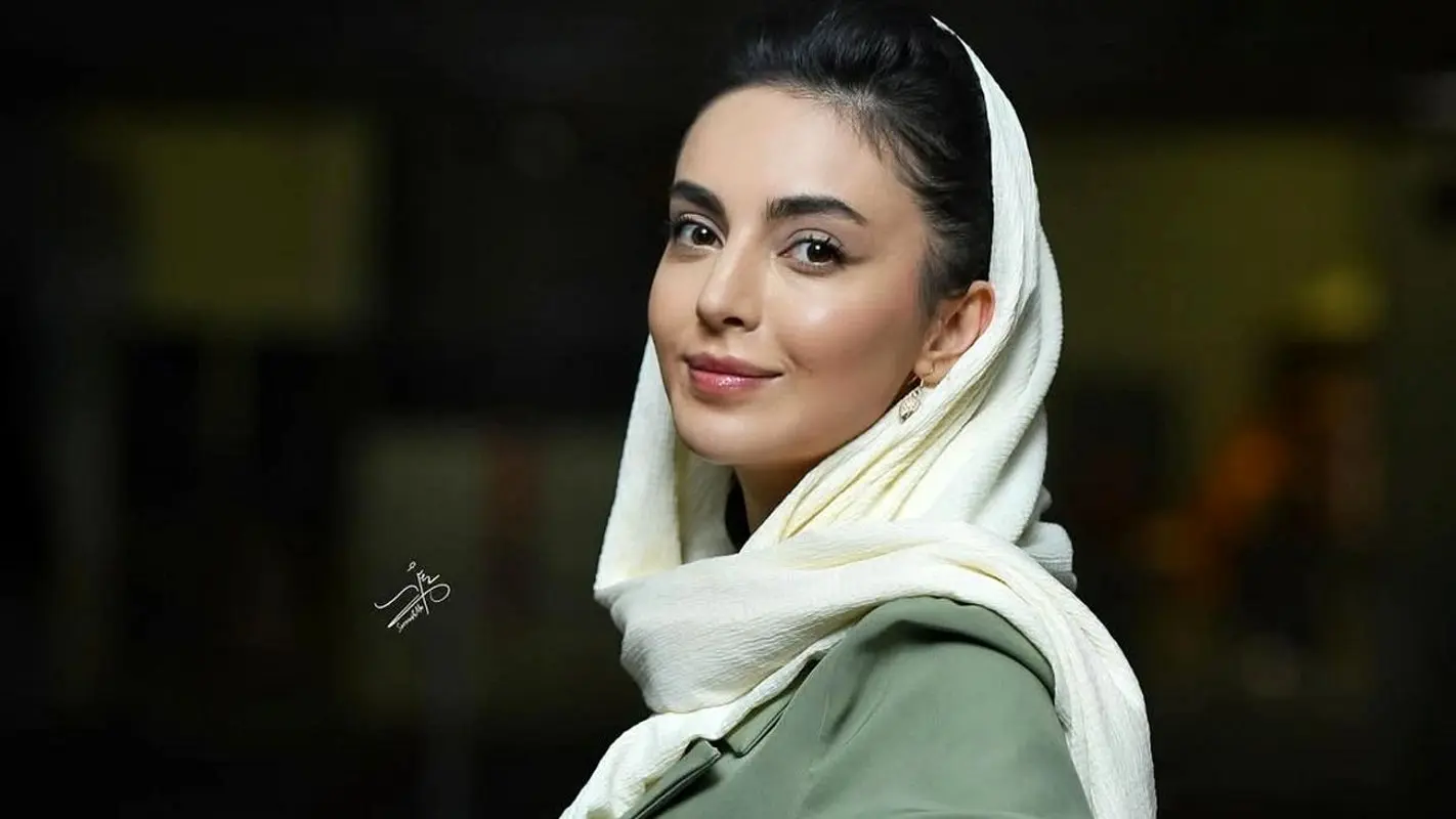 عکس کودکی های بامزه مهشید جوادی / چه دهه هفتادی جذابی !