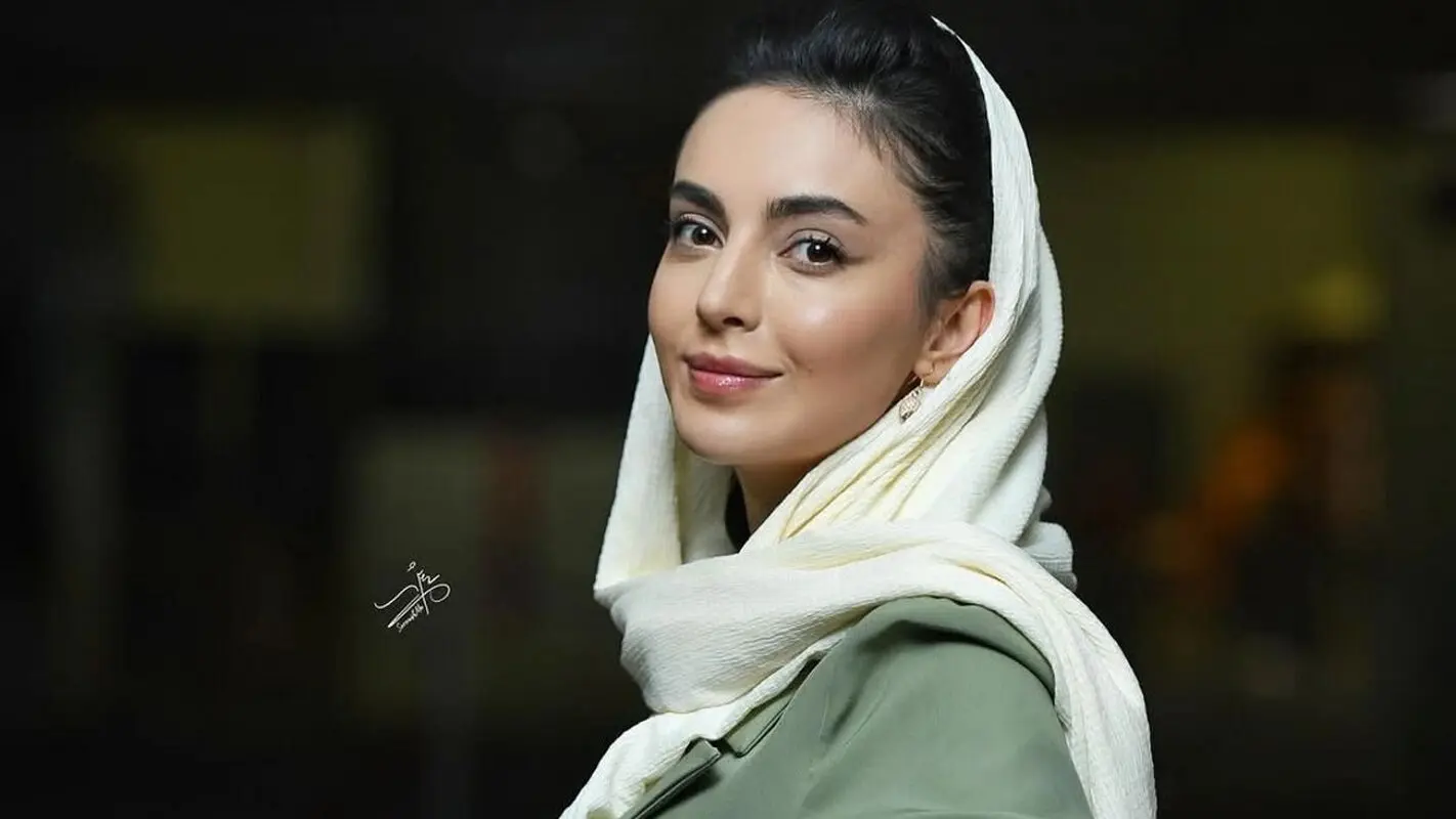 عکس کودکی های بامزه مهشید جوادی / چه دهه هفتادی جذابی !