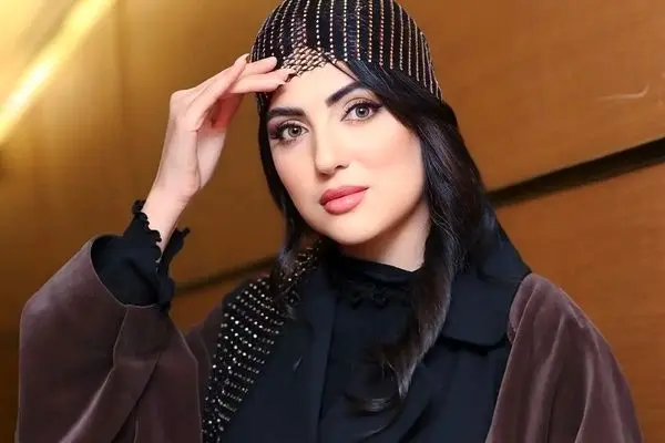 جدیدترین عکس از هلیا امامی با استایل بابانوئلی / این زن همیشه زیباست !