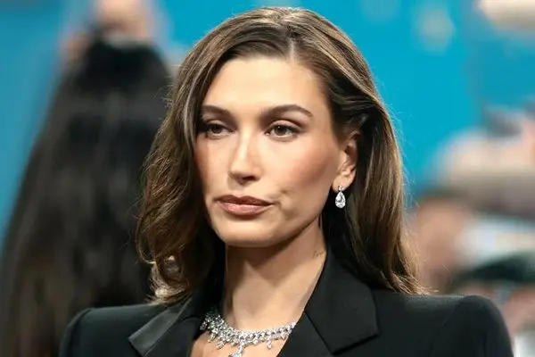 هیلی بیبر چه چیزی را مد کرد؟ / پرتاب به آسمان با کمک شهرت شوهر عزیز!