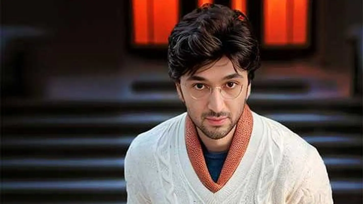 آرش فرخزاد کیست؟ بیوگرافی کامل و داستان زندگی خواننده سرشناس 