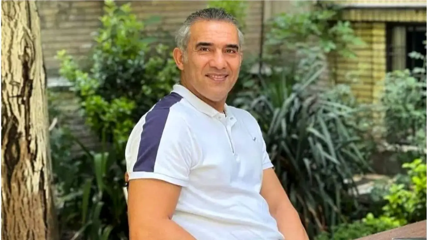 احمدرضا عابدزاده در کت اورسایز قرمز! (عکس)